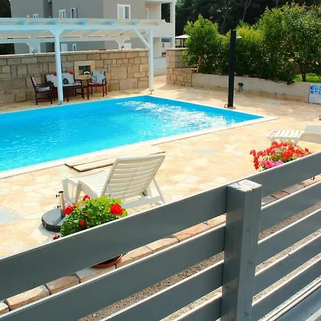 Vice With Pool Apartment