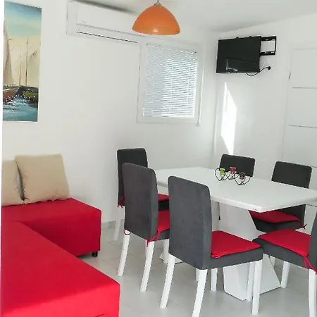 Apartment Vice With Pool *