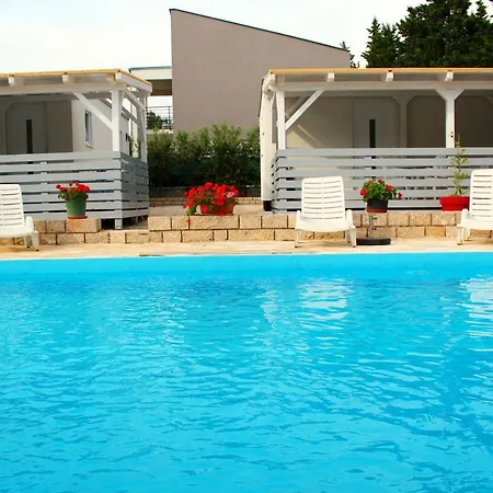 Apartment Vice With Pool