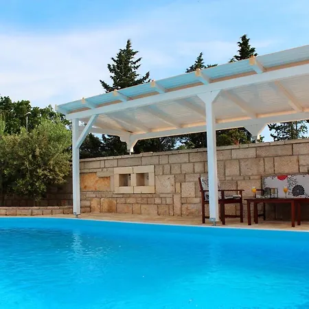 Vice With Pool Apartment