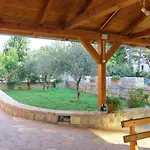 Apartman Vice With Pool