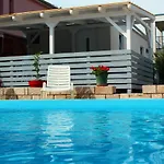 Vice With Pool Apartman Pakostane