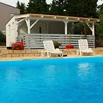 Vice With Pool Apartman