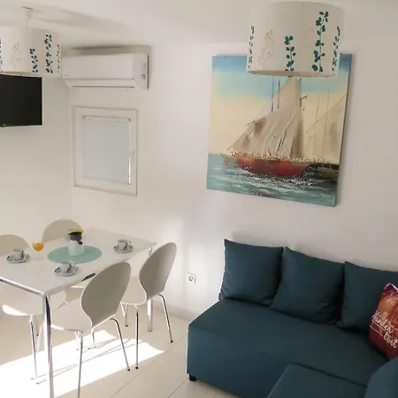 Vice With Pool باكوشتاني