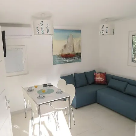 Apartment Bungalow Vice With Pool Pakostane