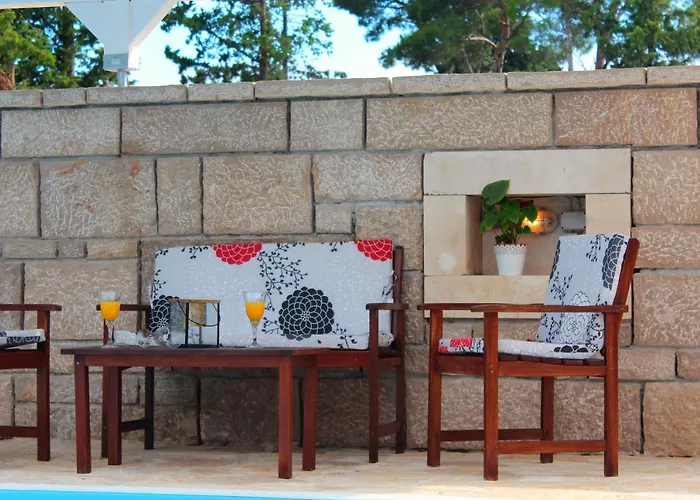 Vice With Pool דירה *