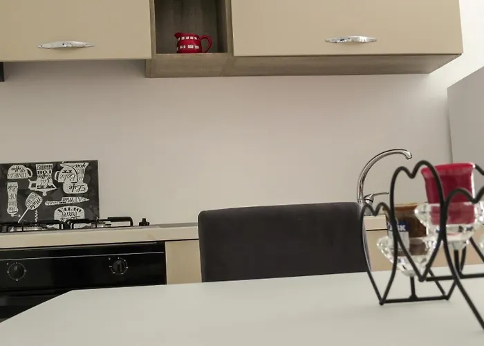 Vice With Pool דירה