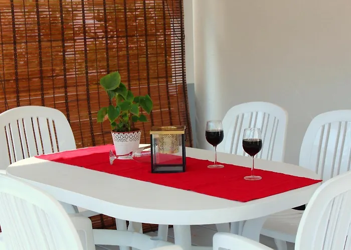 Vice With Pool דירה *