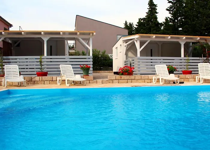 Vice With Pool דירה *