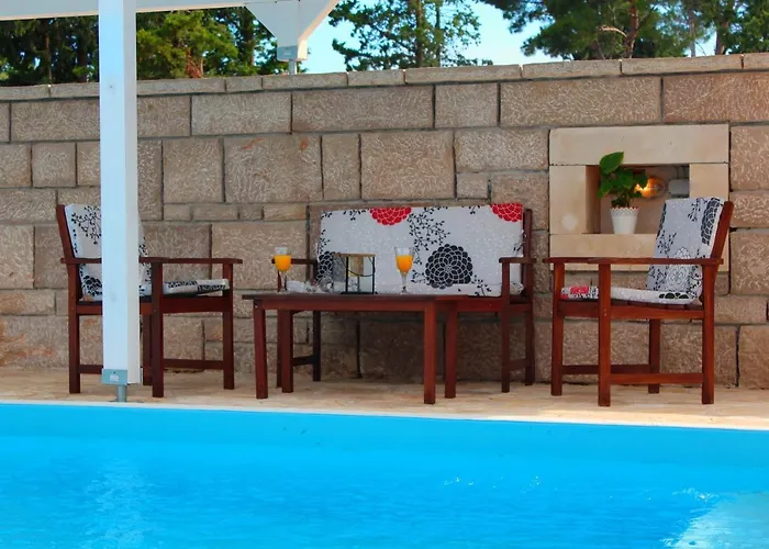 Vice With Pool * Pakoštane