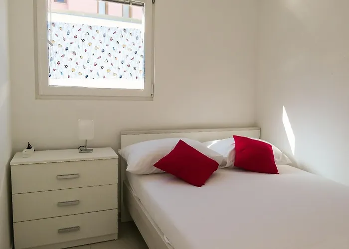 Vice With Pool דירה