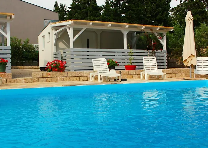 Vice With Pool דירה