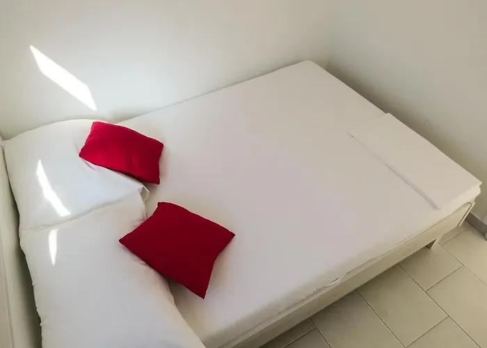 Vice With Pool דירה