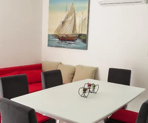 Vice With Pool פאקוסטאן